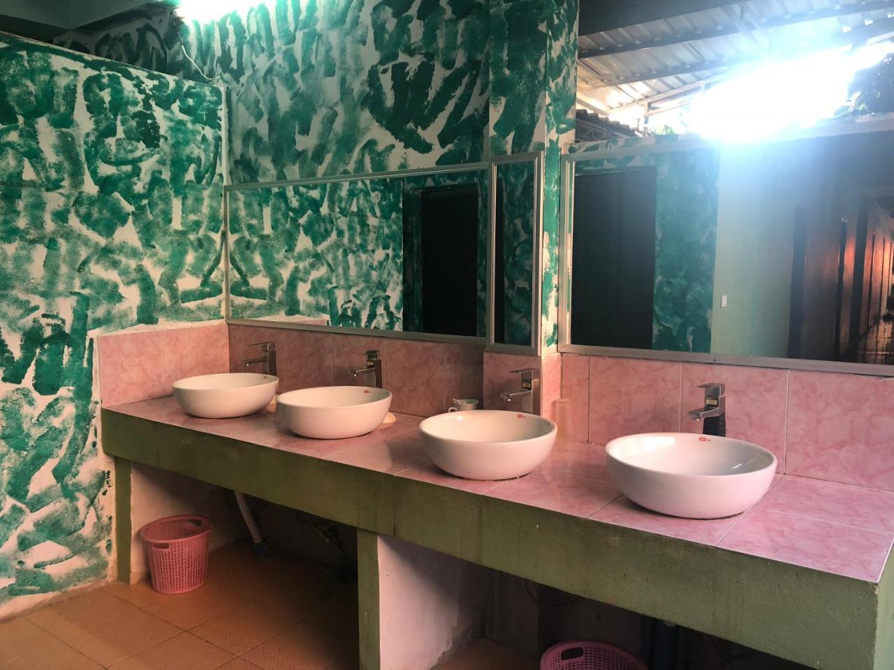 Army Barracks Guesthouse Vang Vieng Extérieur photo