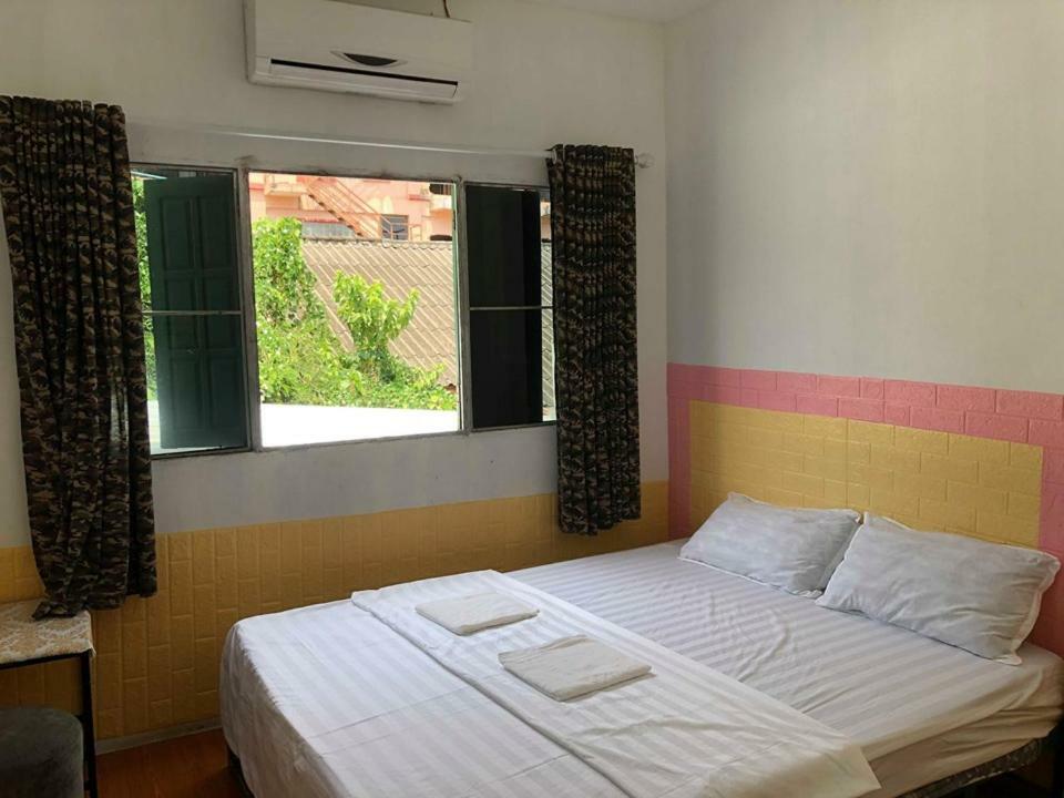 Army Barracks Guesthouse Vang Vieng Extérieur photo