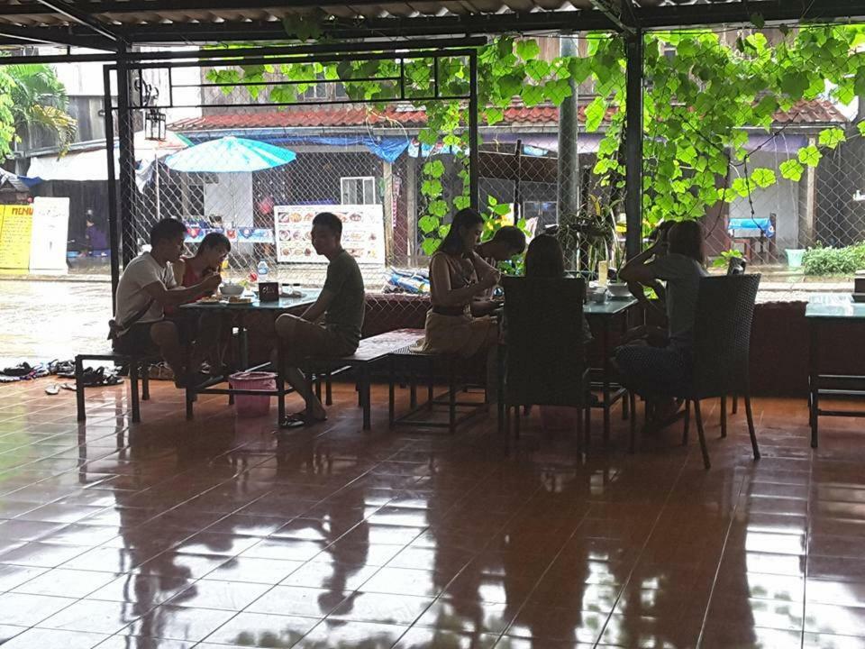 Army Barracks Guesthouse Vang Vieng Extérieur photo