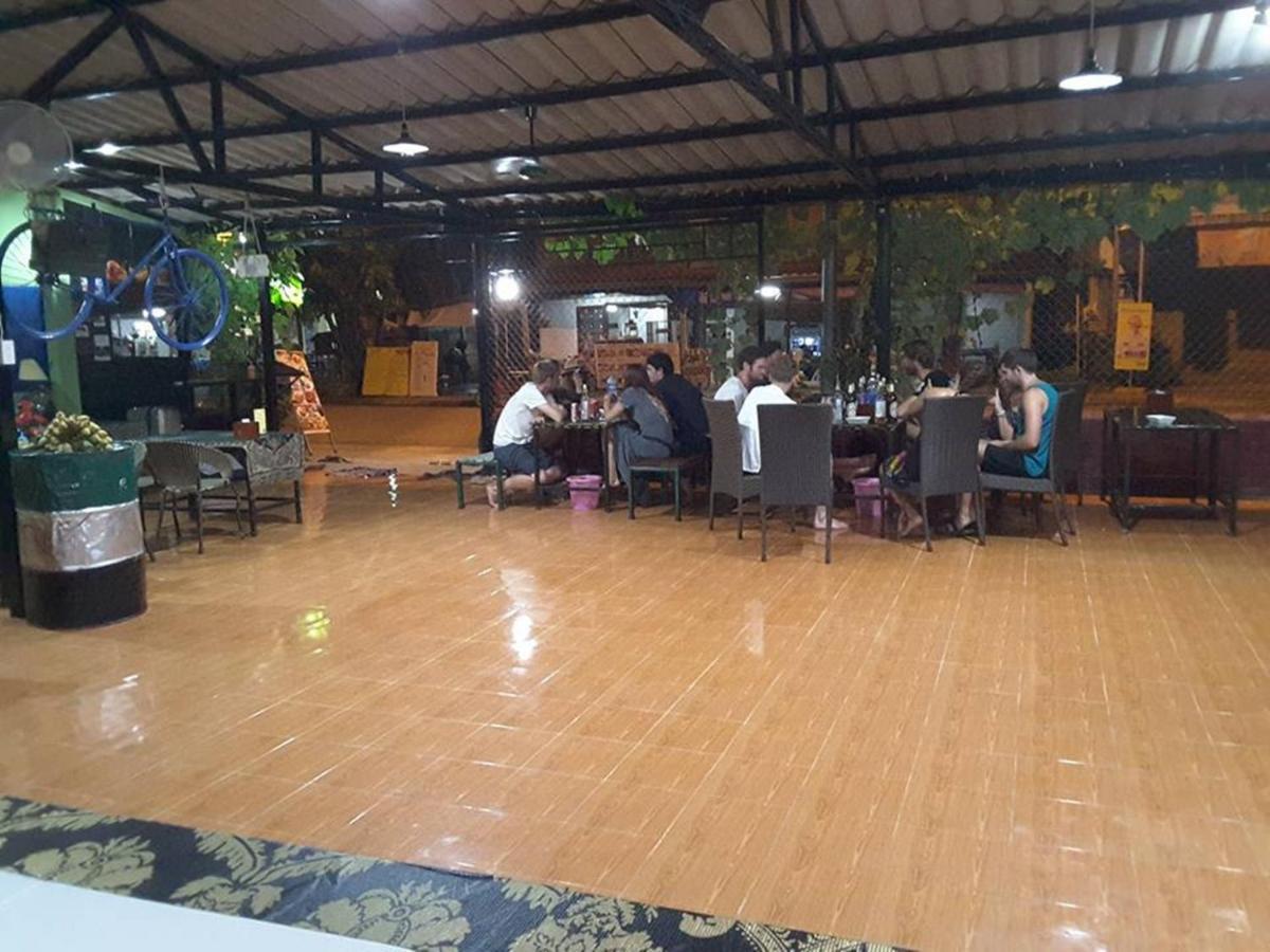 Army Barracks Guesthouse Vang Vieng Extérieur photo