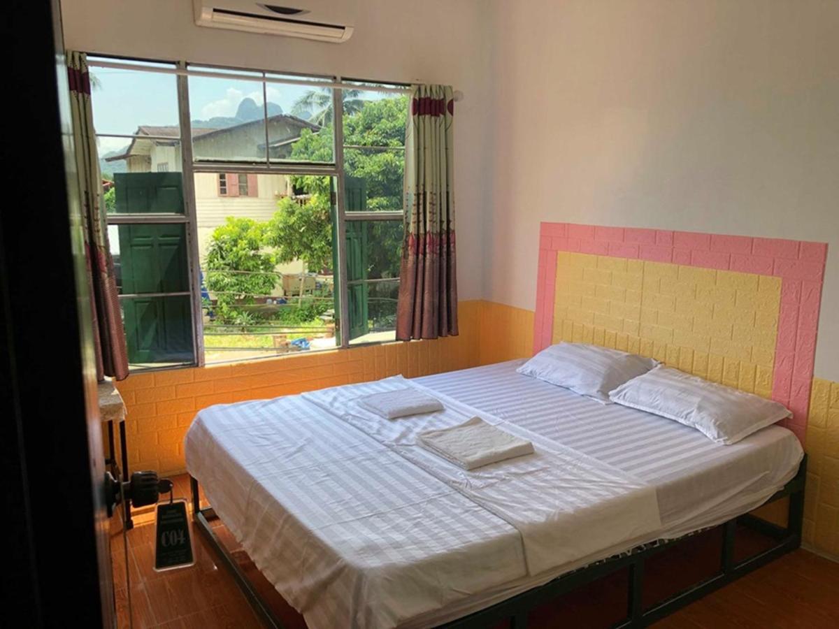 Army Barracks Guesthouse Vang Vieng Extérieur photo