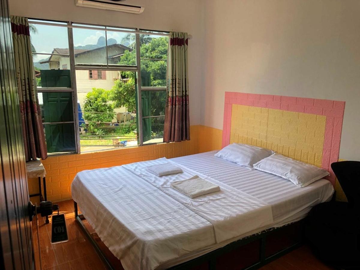 Army Barracks Guesthouse Vang Vieng Extérieur photo